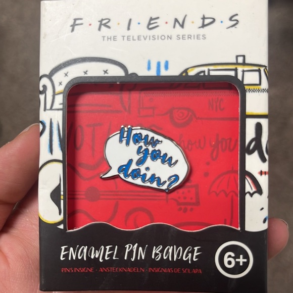 F•R•I•E•N•D•S How you Doin? Enamel pin badge - Picture 2 of 5